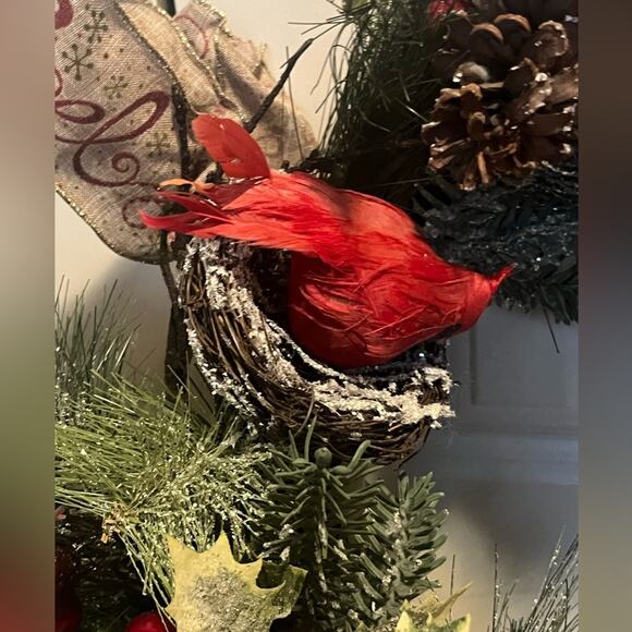 Christmas wreath with birds, poinsettias, cranberries, pine cones - Picture 3 of 11